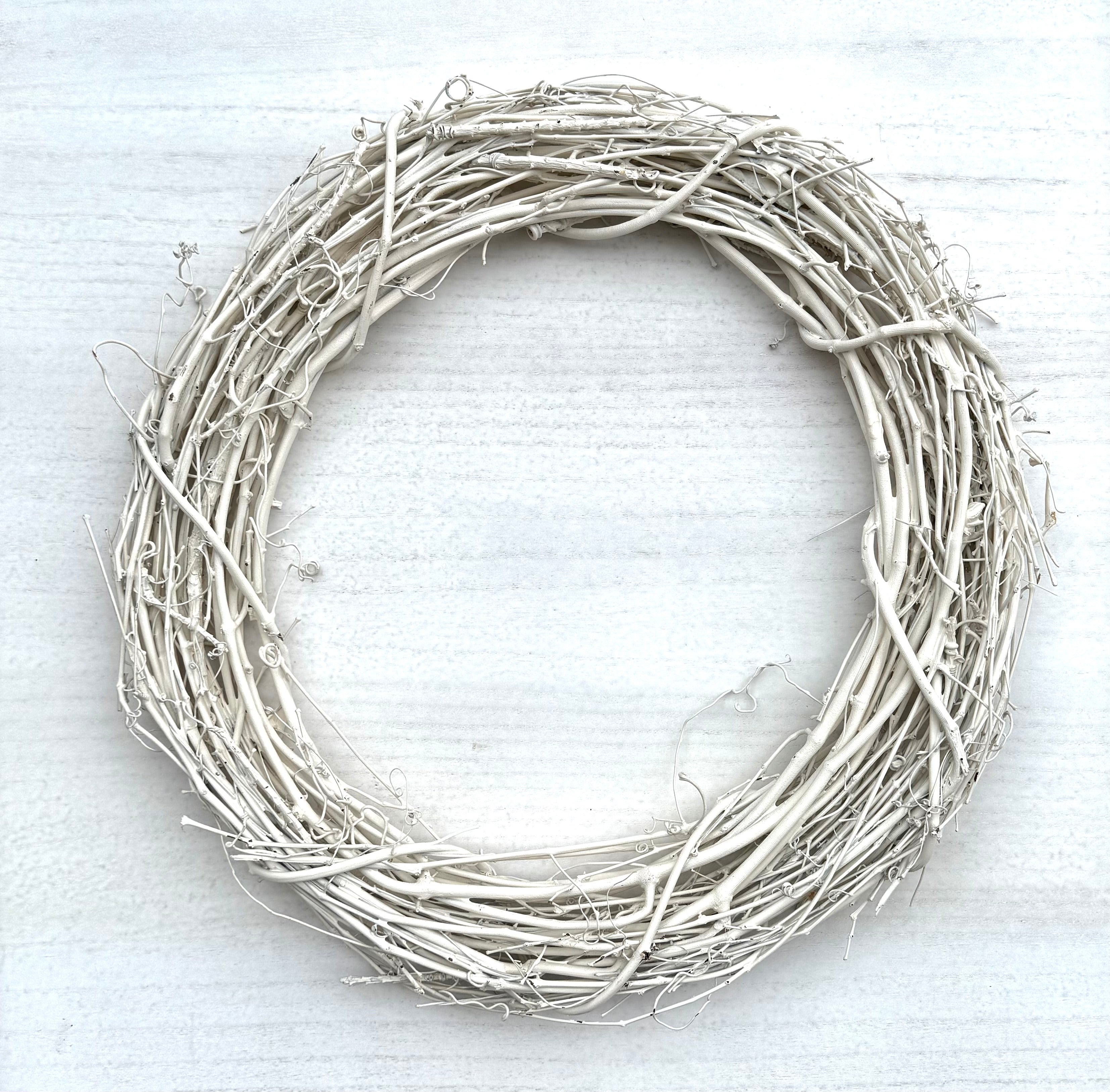18″ Natural Grapevine Wreath – American Wreaths - Cream