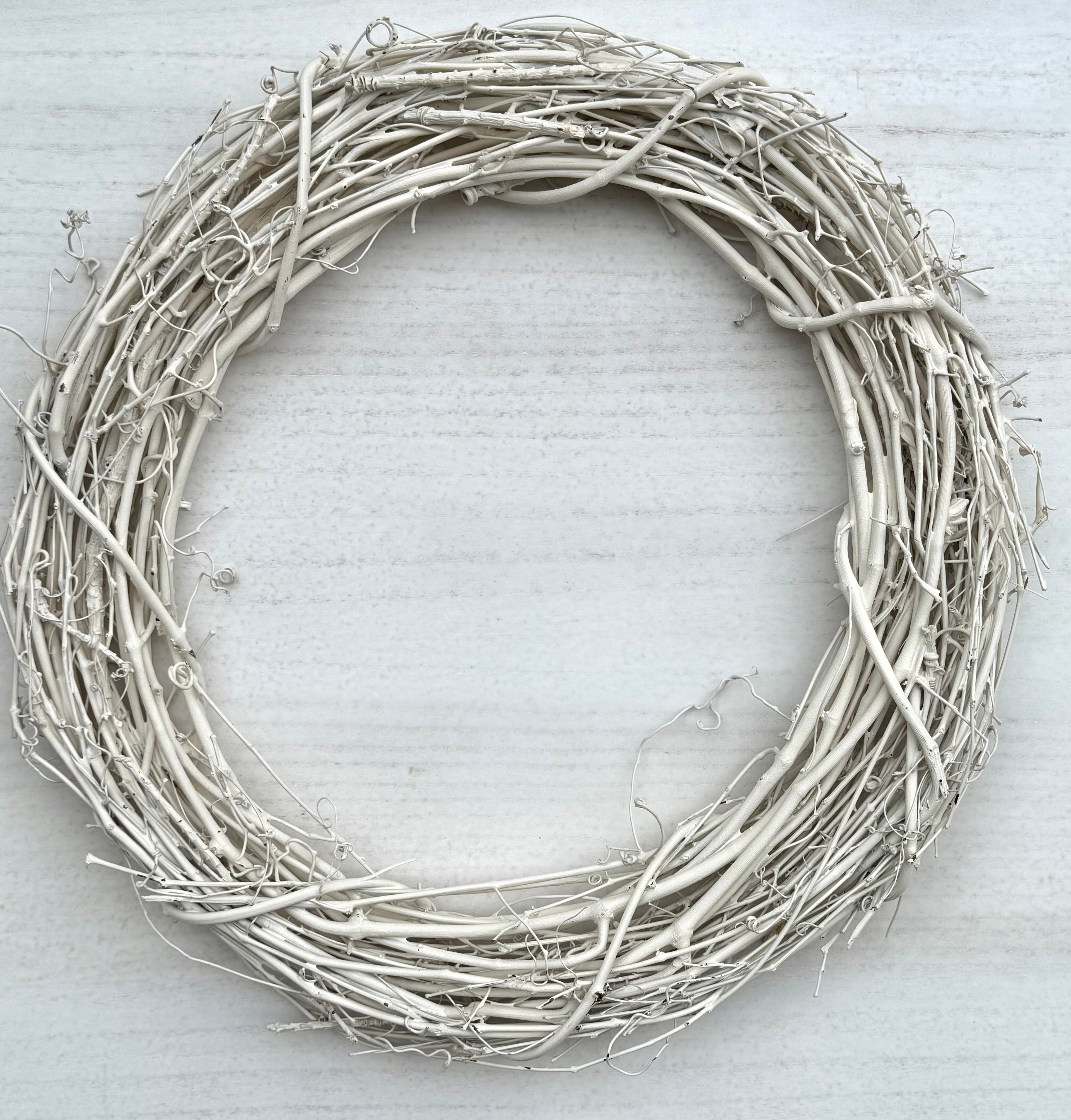 18″ Natural Grapevine Wreath – American Wreaths - Cream