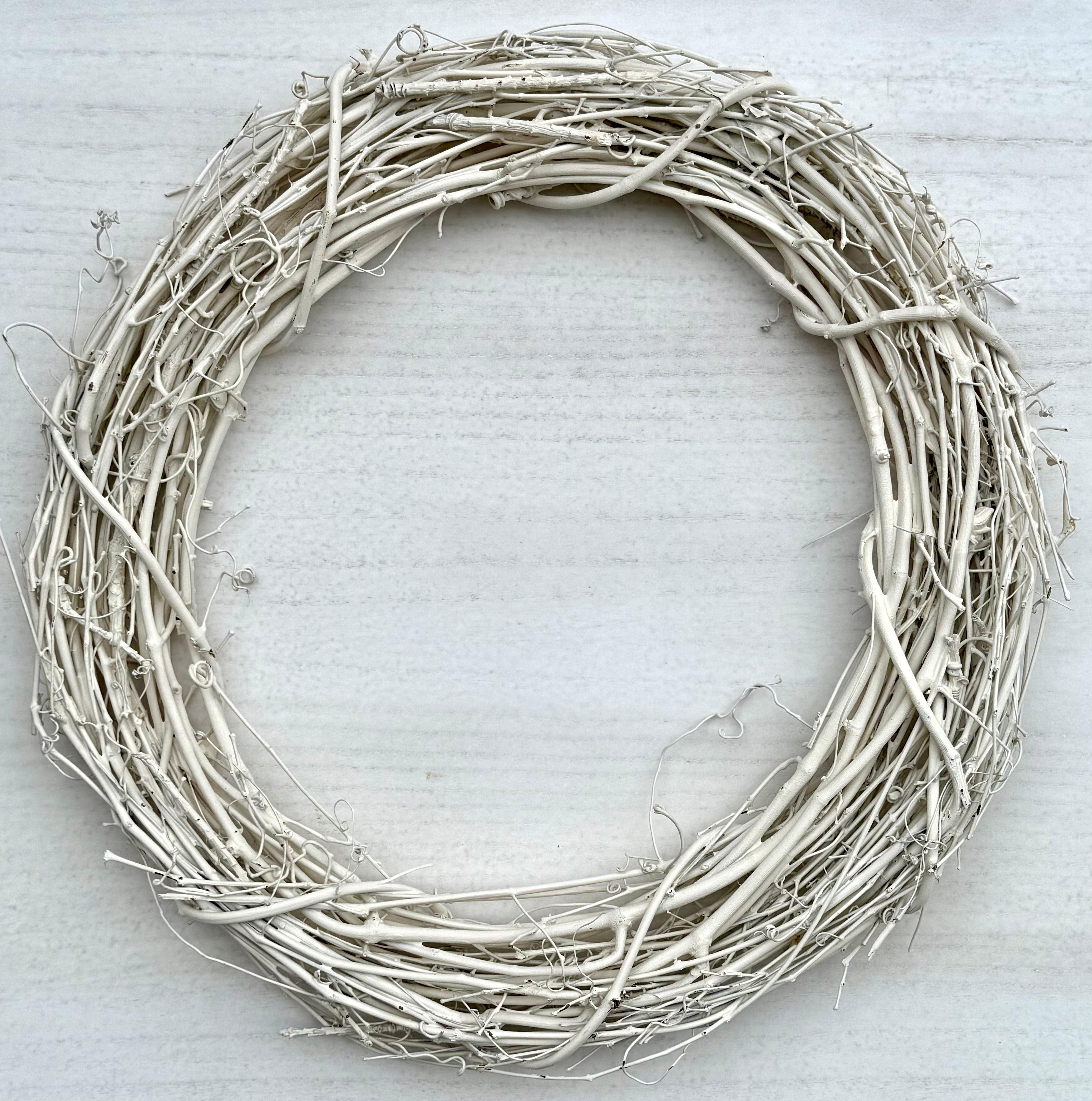 18″ Natural Grapevine Wreath – American Wreaths - Cream