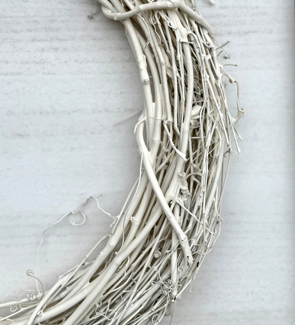 18″ Natural Grapevine Wreath – American Wreaths - Cream