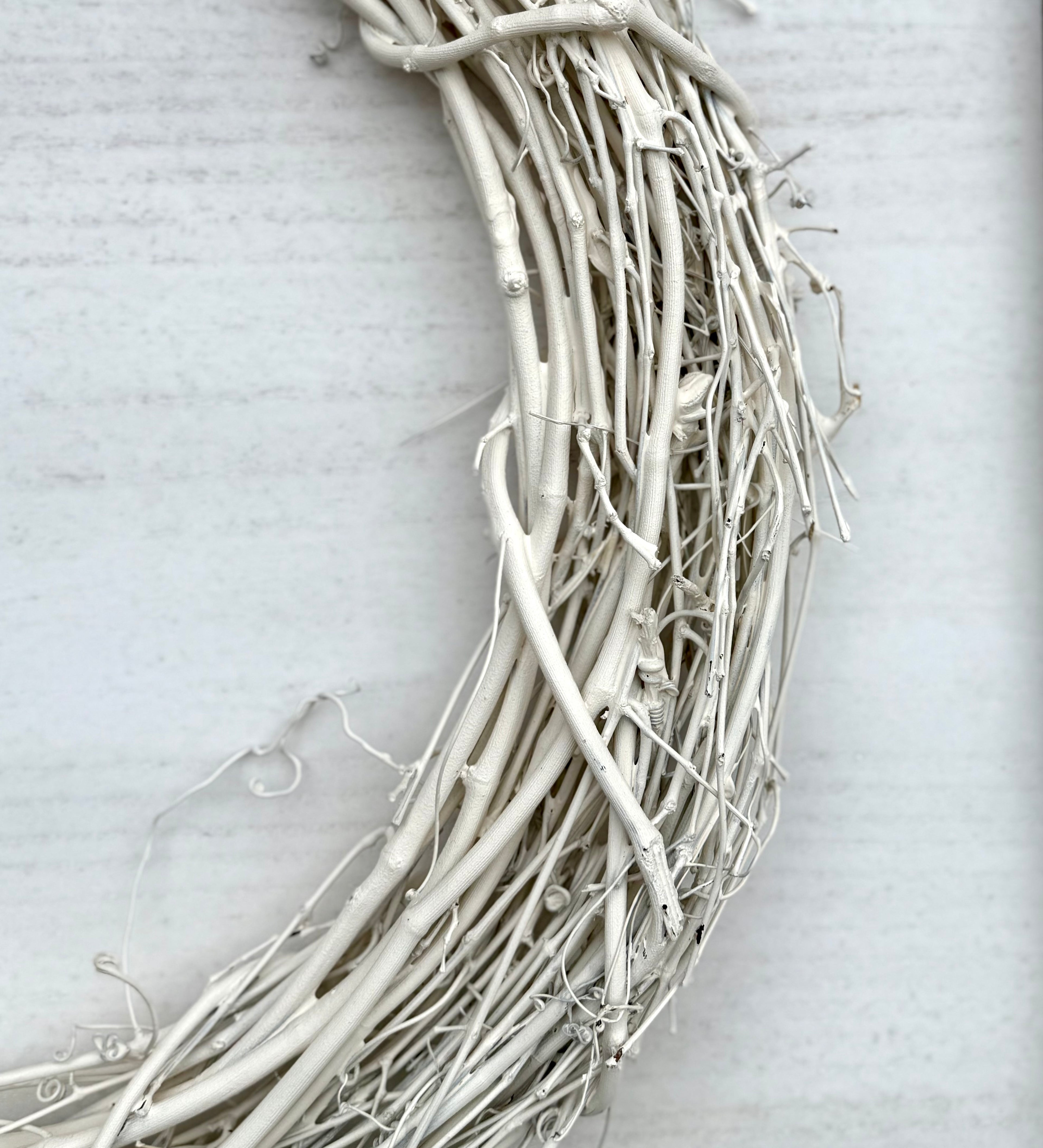 18″ Natural Grapevine Wreath – American Wreaths - Cream