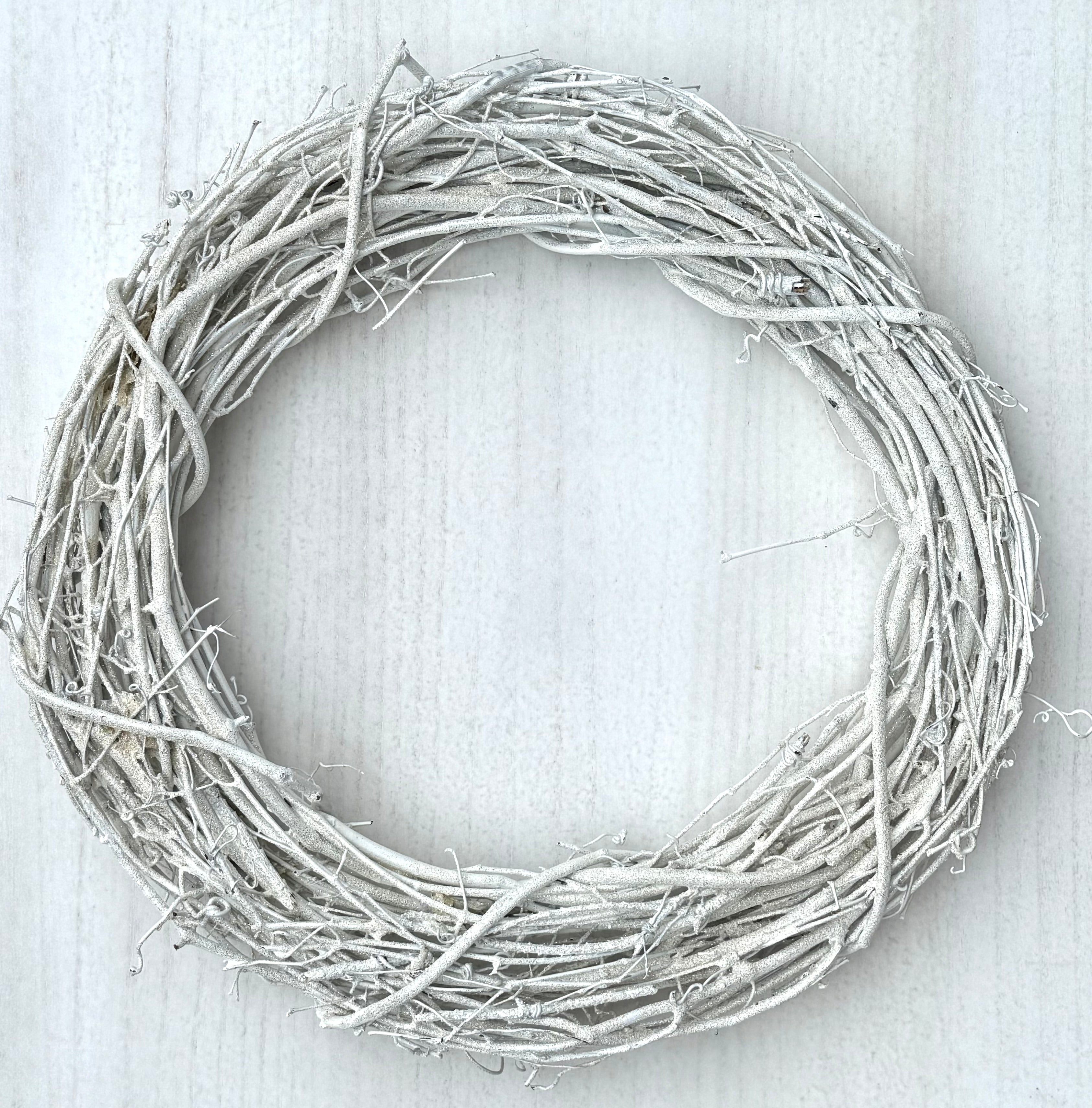 18″ Natural Grapevine Wreath – American Wreaths - Snow Powder