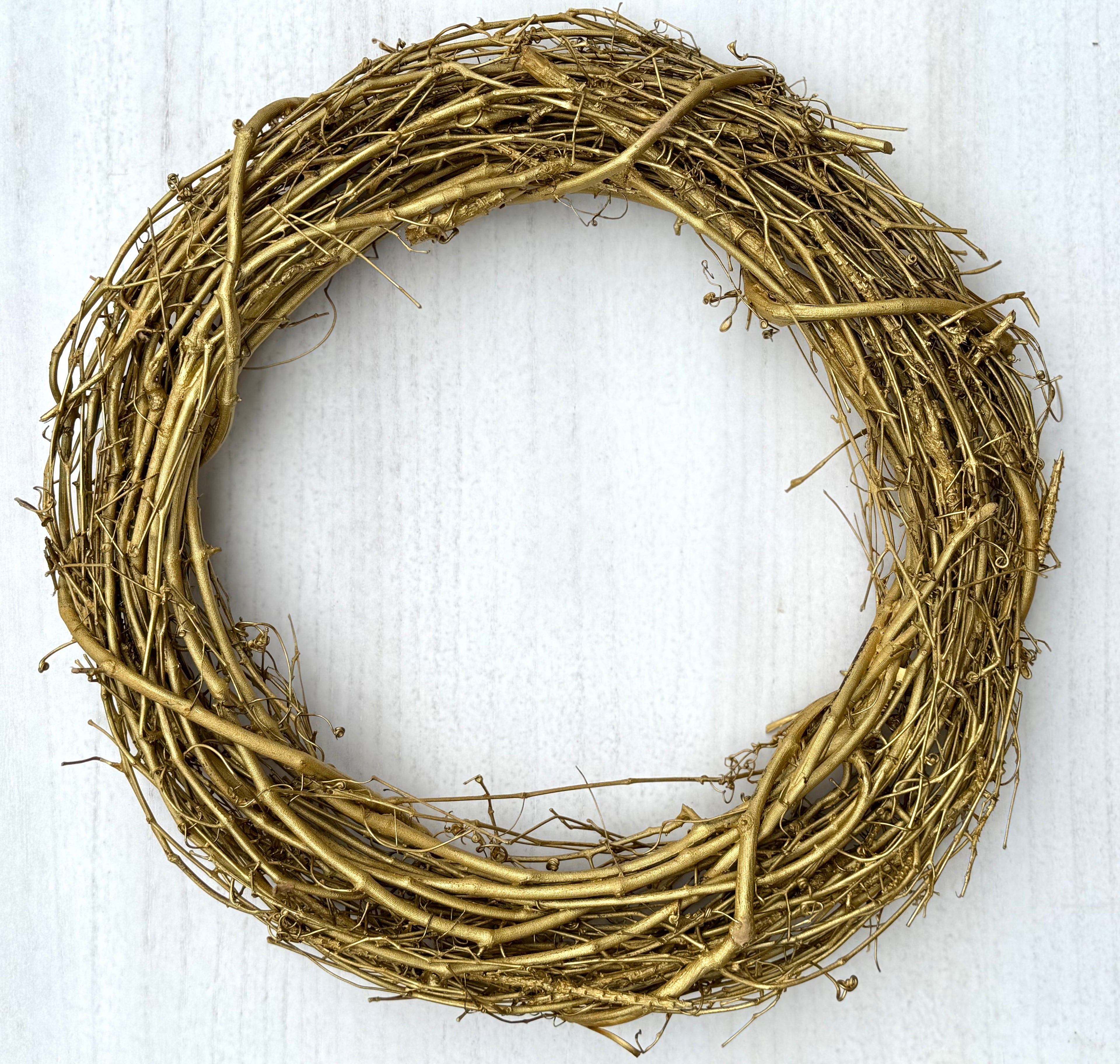 18″ Natural Grapevine Wreath – American Wreaths - Gold