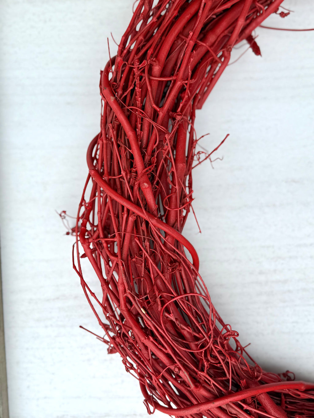 18″ Natural Grapevine Wreath – American Wreaths - Red