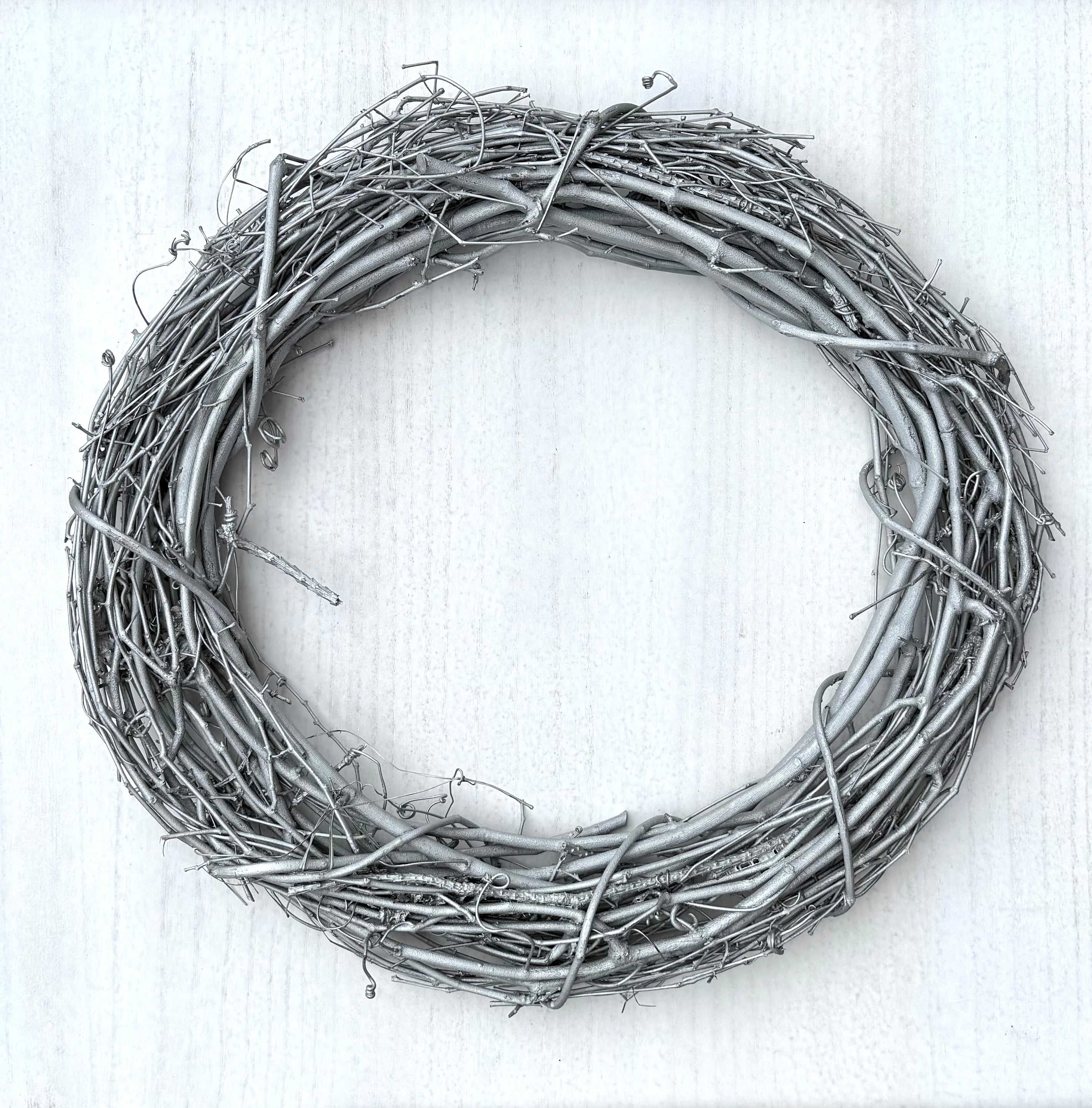 18″ Natural Grapevine Wreath – American Wreaths - Silver
