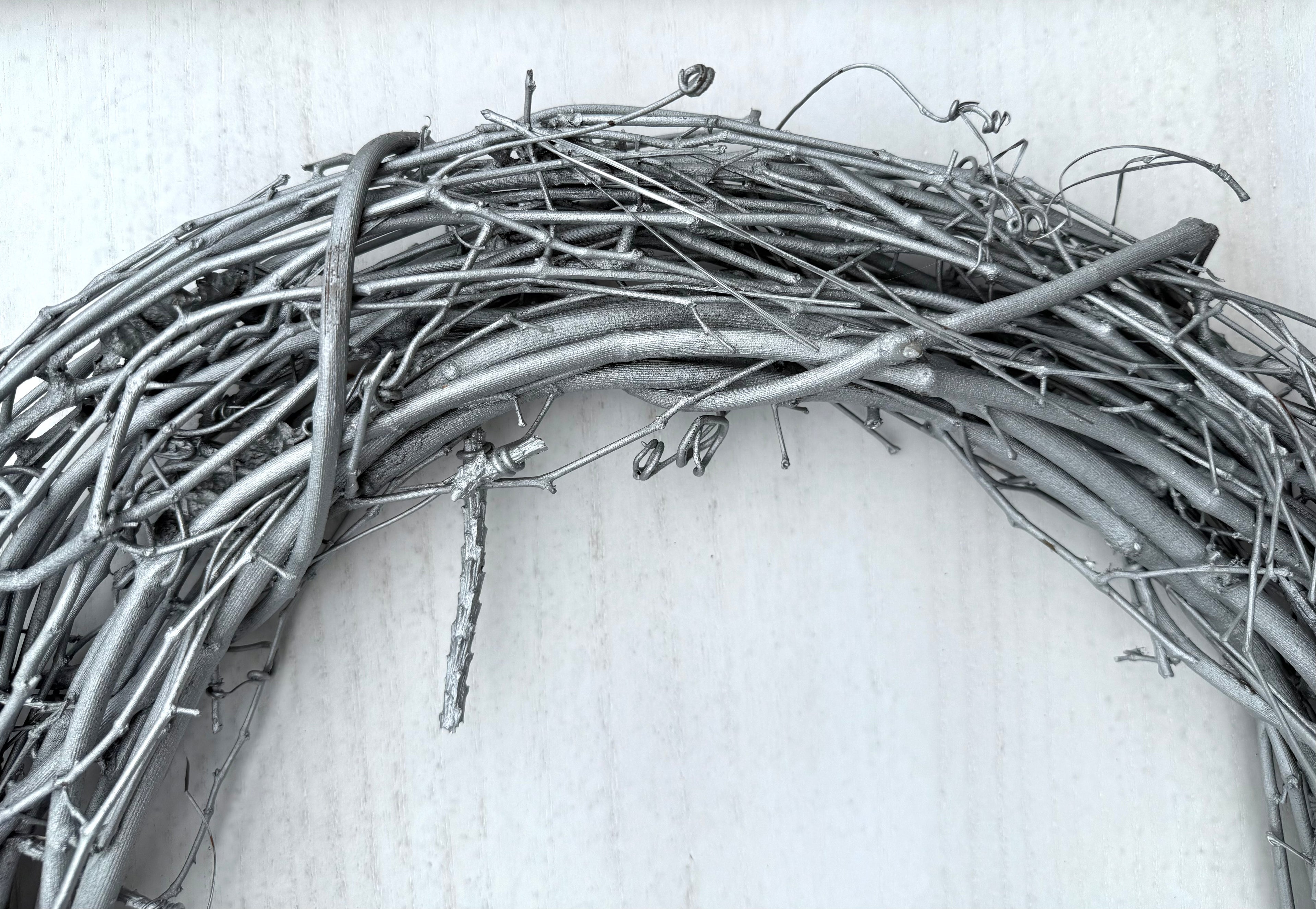 18″ Natural Grapevine Wreath – American Wreaths - Silver