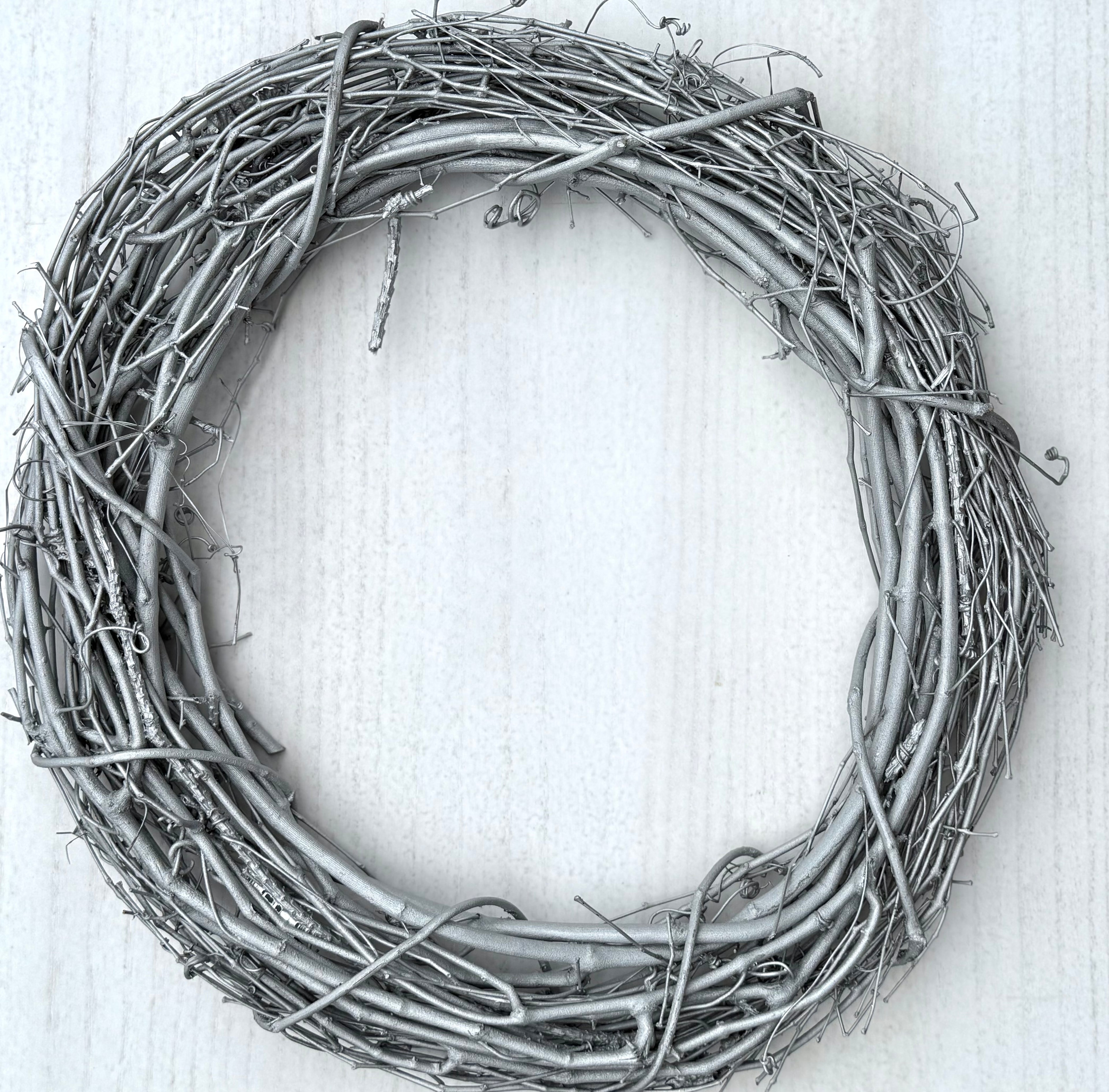 18″ Natural Grapevine Wreath – American Wreaths - Silver
