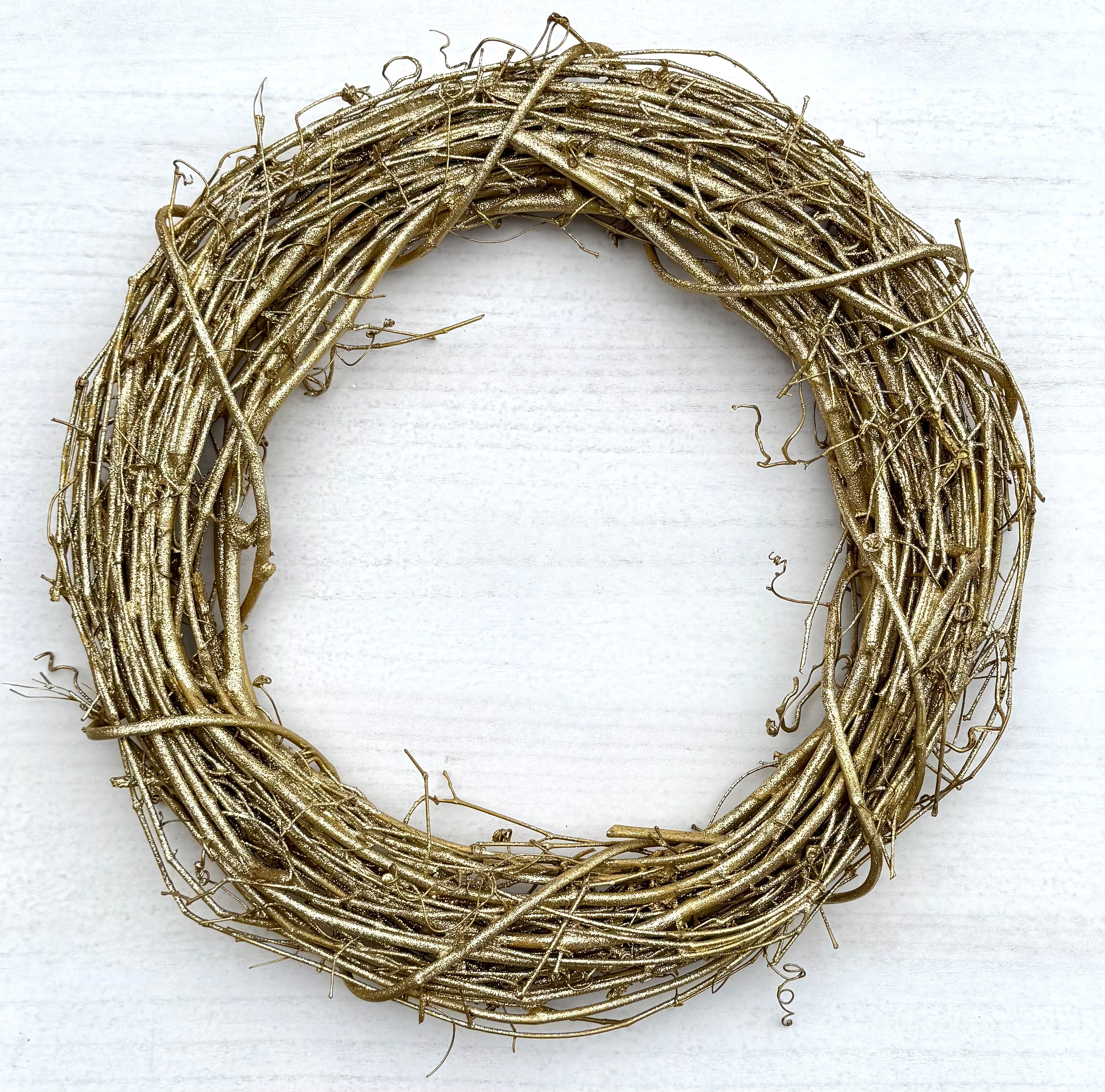 18″ Natural Grapevine Wreath – American Wreaths - Gold GLITTER