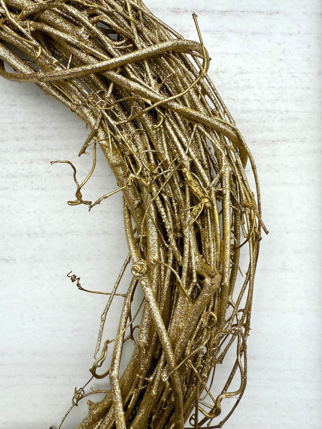 18″ Natural Grapevine Wreath – American Wreaths - Gold GLITTER